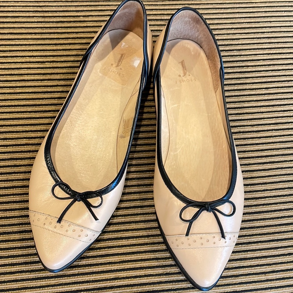 J. Shoes beige leather flats (sz 5 1/2)